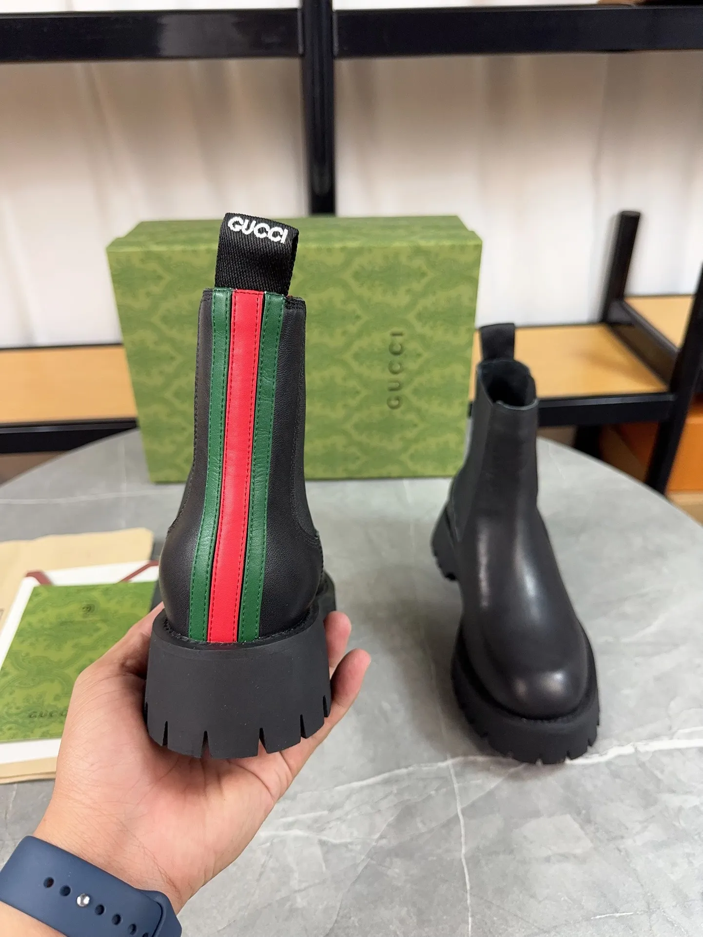 Men's shoes 💰640💰 New model from Gucci, double GG groove thick-soled loafers. The original version is made 1:1. Super beautiful quality, classic model at the counter. ❶Upper: original open-edge beaded cowhide ❷Inner lining: water-dyed cowhide ❸Feet: water-dyed cowhide ❹Outsole: ultra-light original sole ❺thick sole heightening: 3.5cn ❻Packing: original packaging ❼Number: 35-42 (41 41 customized, non-refundable) Men's model: 38-46 (45, 46 customized, non-refundable)